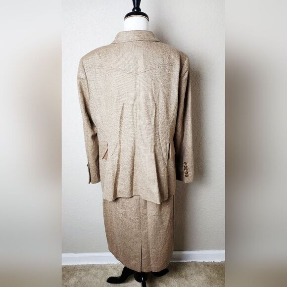 ESCADA Harrington Wool 2 Pc Skirt Set Womens Tan Size 44 - Picture 2 of 16